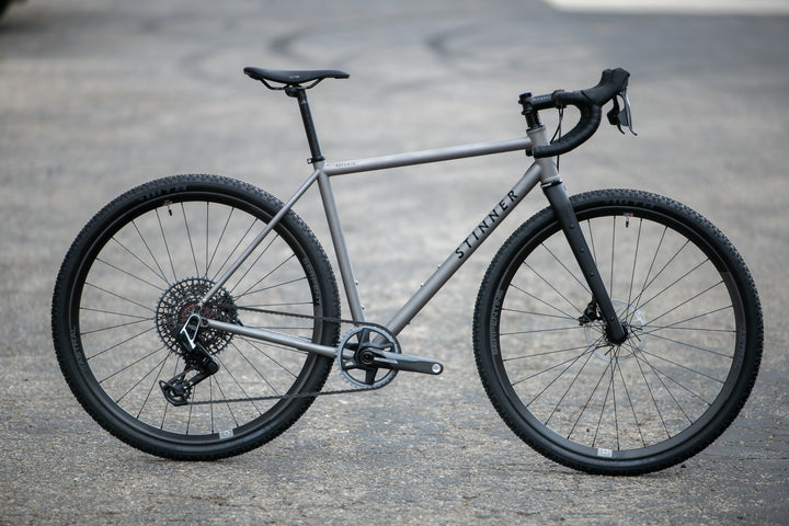Stinner Refugio Podium Complete, Sram Rival/GX T-Type AXS, Black Logo 60